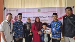 Dinsos Lutim Salurkan Bantuan ATENSI Sentra Wirajaya bagi Penerima Manfaat
