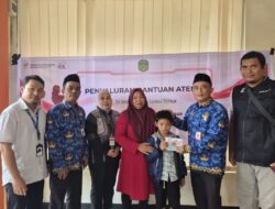 Dinsos Lutim Salurkan Bantuan ATENSI Sentra Wirajaya bagi Penerima Manfaat