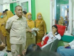 Gerak Cepat Bupati Irwan Tinjau Puluhan Siswa SMAN 4 Lutim yang Keracunan