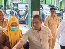 Bupati Irwan Bachri Syam Tinjau Siswa Diduga Keracunan di Puskesmas Mangkutana, Biaya Perawatan Ditanggung Pemkab