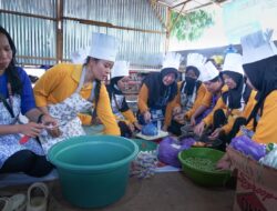 Sukseskan Pekan Expo K-UMKM Sulsel, Guru SDN 247 Sorowako Jadi Koki Dadakan di Dapur Sedekah