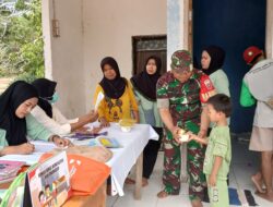 Babinsa Koramil 1419-02/Enrekang Dampingi Pelayanan Posyandu Harapan Indah II di Desa Malalin