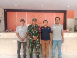 Babinsa Koramil 1419-02/Enrekang Dampingi Penyaluran Premium Program Cocoa Life kepada Petani Kakao