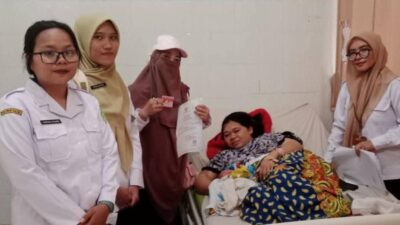Lewat Program IPBAL, Dukcapil Lutim Antar Dokumen hingga ke Pelosok