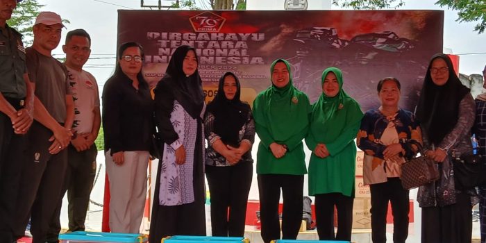 Kodim 1307/Poso Menggelar Bakti Sosial Berupa Pembagian Sembako Kepada Masyarakat Kurang Mampu