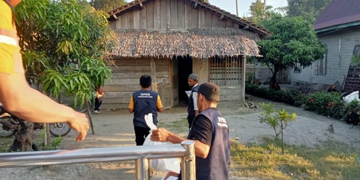 Yayasan Nurul Iman Tomoni Gelar Program Tebar Paket Sembako untuk Warga Kurang Mampu