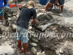 DRAINASE KELURAHAN TOMONI, KEJAR TARGET KEJAR SETORAN LUPA SPESIFIKASI BANGUNAN (?)
