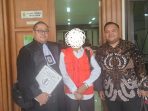 Memperjuangkan hak hak terdakwa.Advokat Donny bersama Advokat Ismail
