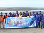 Sambut Hari Jadi ke-74, Sat Polairud Polres Luwu Timur Gelar Aksi Bersih-Bersih Pantai Bersama Masyarakat