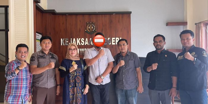Tersangka dan Barang Bukti Dugaan Tindak Pidana Pemilihan Diserahkan ke Kejaksaan Negeri Luwu Timur