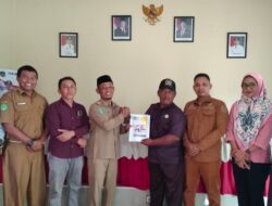 Kepala Desa Sindu Agung Menyerahkan Secara Langsung Insentif Pengali Kubur