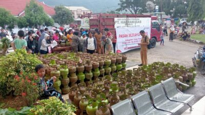 Pasar Murah LPG 3kg Digelar di Kecamatan Towuti, Warga Antusias
