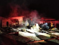 KEBAKARAN RUMAH WARGA DI DESA BERINGIN JAYA DI DUGA AKIBAT KORSLETING LISTRIK