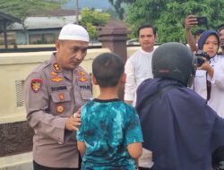 Personel Polres Luwu Timur dan Polsek Malili Gelar Aksi Berbagi Takjil untuk Masyarakat