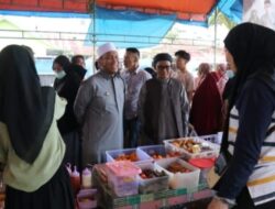 Hangatnya Kebersamaan! Bupati Luwu Timur Sapa Warga di Pasar Ramadhan