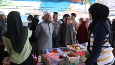 Hangatnya Kebersamaan! Bupati Luwu Timur Sapa Warga di Pasar Ramadhan