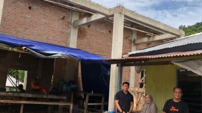 Kapolres Luwu Timur Serahkan Bantuan 50 Sak Semen untuk Pembangunan Masjid Nabul Jannah