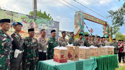 Sinergitas TNI-Polri Di Bulan Suci Ramadhan, Bagikan Ratusan Takjil Ke Pengguna Jalan Dan Masyarakat Sekitar