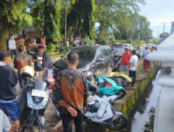 Lakalantas di Wotu, Mobil Xenia Tabrak Mobil Dinas dan Beberapa Motor Terparkir