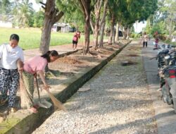 Warga Desa Manggala Gelar Gotong Royong Bersihkan Lingkungan