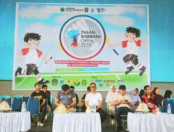 Staf Ahli Ekonomi dan Keuangan Buka Turnamen Bulutangkis Antar SD di Malili