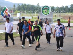 Akhiri Pekan dengan Jalan Santai, Bupati Irwan Tinjau Kebersihan Kota Malili