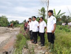 Bupati Irwan Tinjau Bendungan Jebol di Kalatiri, Soroti Kualitas Material Proyek