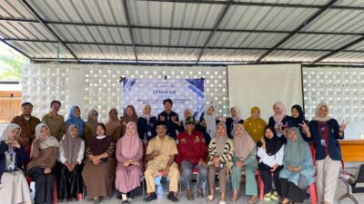 Revitalisasi UMKM Lokal, Mahasiswa KKN Universitas Muhammadiyah Palopo Gelar Seminar Ekonomi Digital di Desa Lakawali