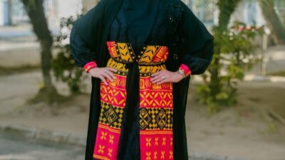 Kenakan Gaun Taipa, dr Ani Nurbani Angkat Budaya Lutim di Fashion Show Dekranasda