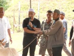 Perkuat Kebersamaan, Polres Luwu Timur Bagikan Daging Kurban ke Warga
