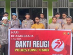 Sambut Hari Bhayangkara, Polsek Malili dan Komunitas Bersih-bersih Masjid Gelar “Bakti Religi”