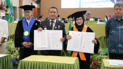 Bupati Luwu Timur Terima Penghargaan Alumni Berprestasi dari UMI Makassar