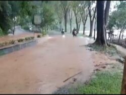 Jalur Menuju Kantor Daerah Luwu Utara Terendam Banjir Akibat Hujan Deras
