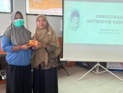 Kegiatan Penyuluhan Kesehatan oleh Tim PKRS di Ruang Tunggu Farmasi Rawat Jalan