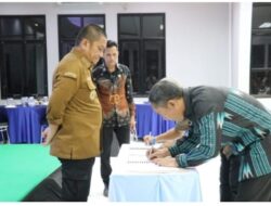 Bupati Luwu Timur bersama Ketua PKK Luwu Timur Hadiri Serah terima Jabatan Camat Nuha